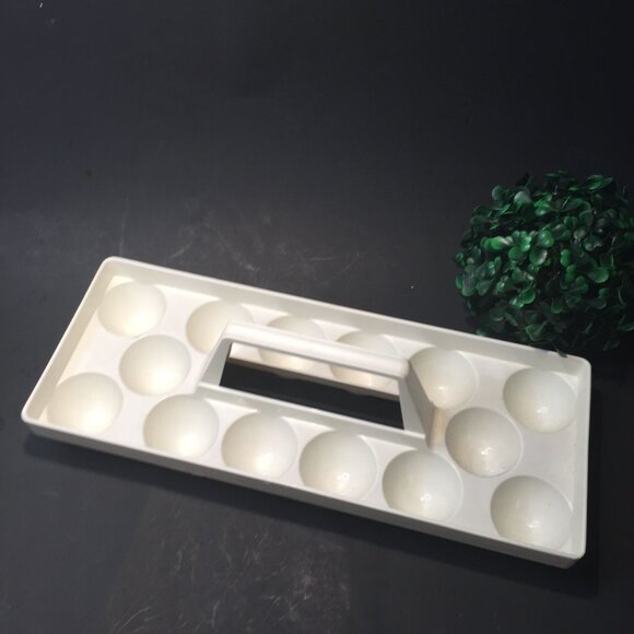 Vintage Plastic EGG Holder for Refrigerator Holds 14 - Picture 1 of 3
